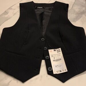 46. NWT Zara Sleeveless Buttoned Vest